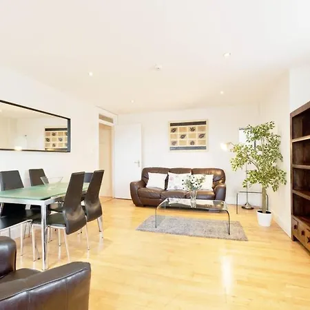 *spacious*citycentre*3bedroom Apt*near*oconnell St Apartment *
